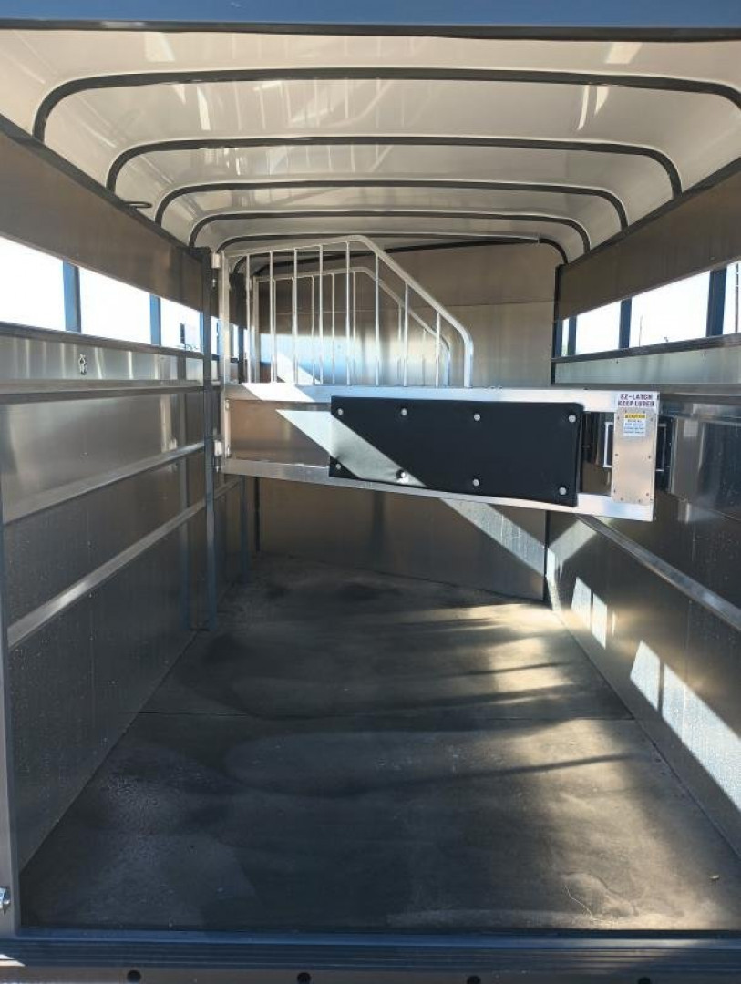 2024 Maverick 3-Horse Gooseneck Horse Trailer - Image 15