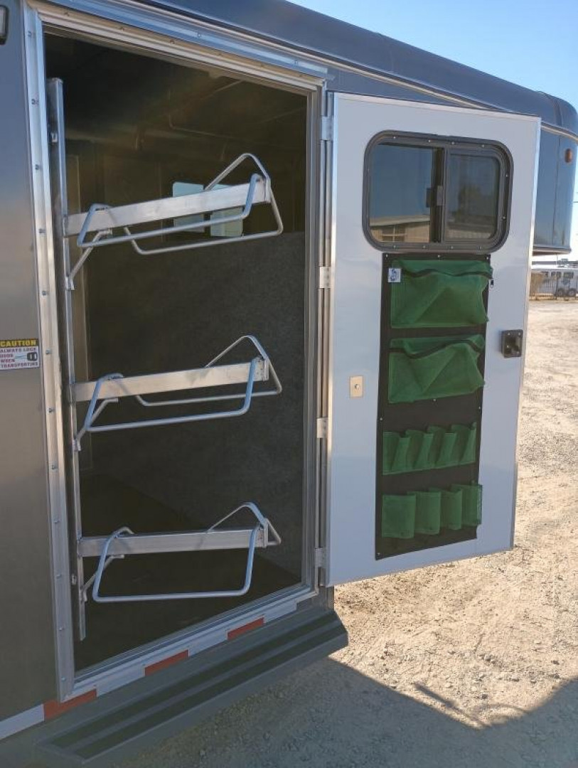 2024 Maverick 3-Horse Gooseneck Horse Trailer - Image 18
