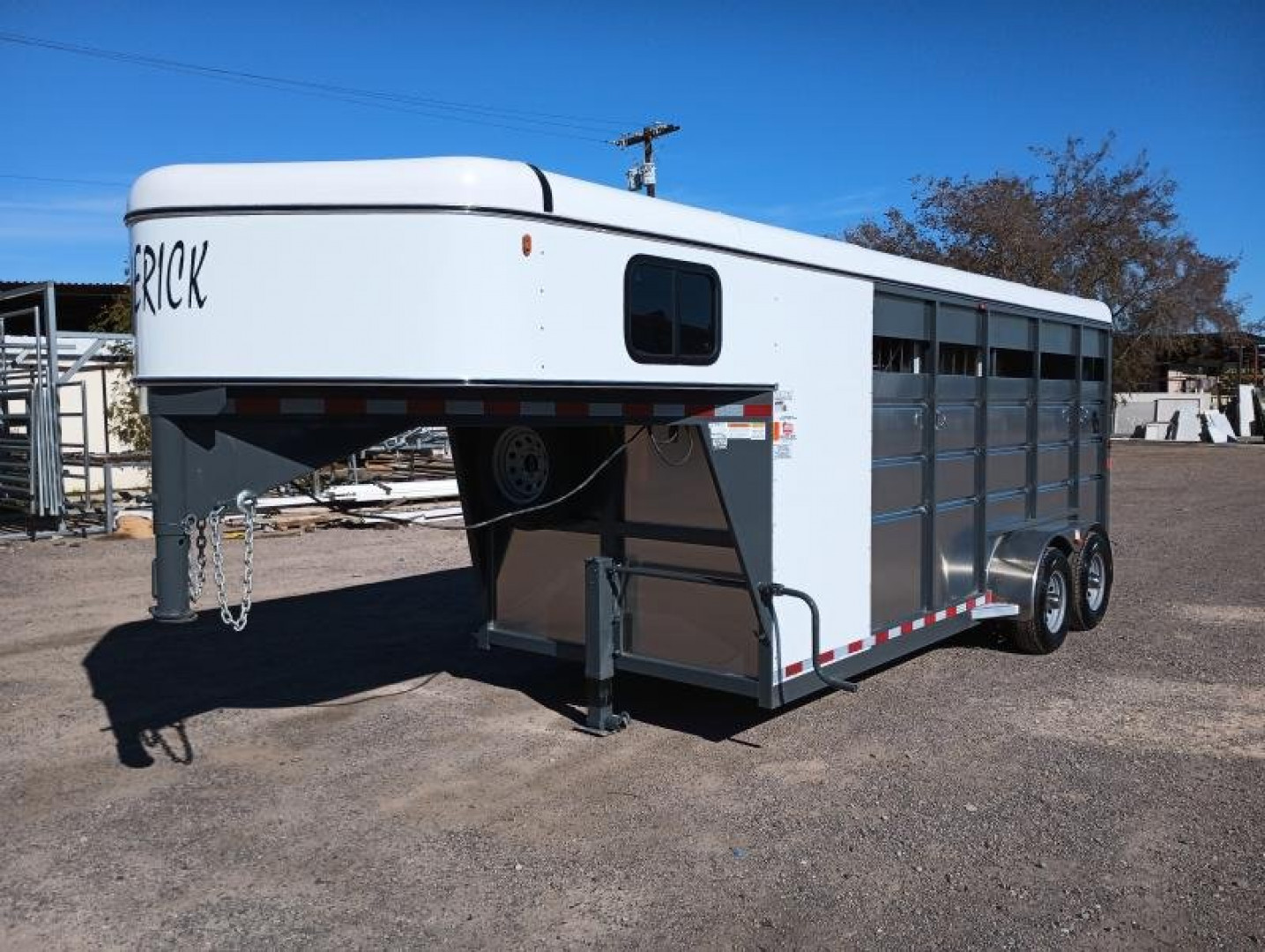 2024 Maverick 3-Horse Gooseneck Horse Trailer - Image 7