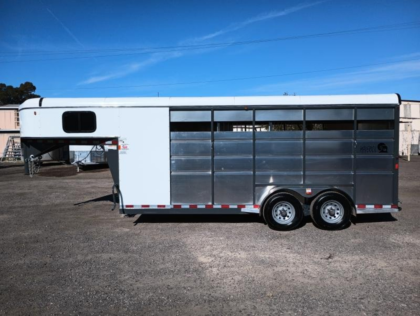 2024 Maverick 3-Horse Gooseneck Horse Trailer - Image 9