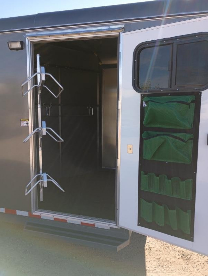 2024 Maverick 3-Horse Gooseneck Horse Trailer - Image 16