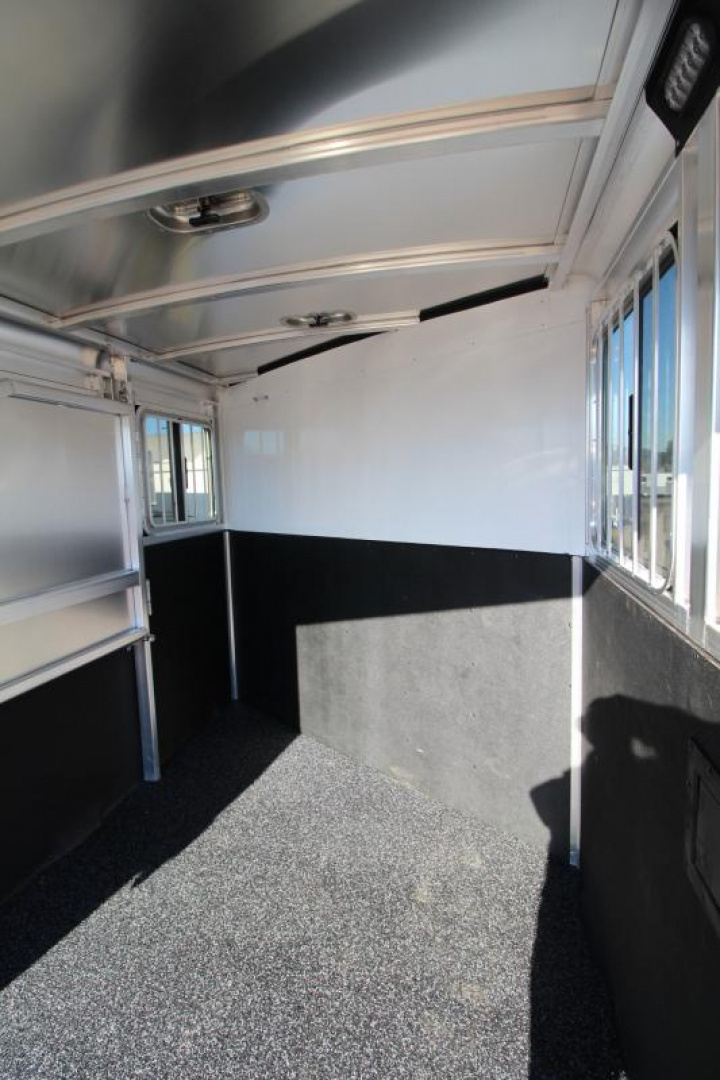 2025 Exiss Express 2-Horse Slant Load Horse Trailer 2 horse slant load trailer - Image 4