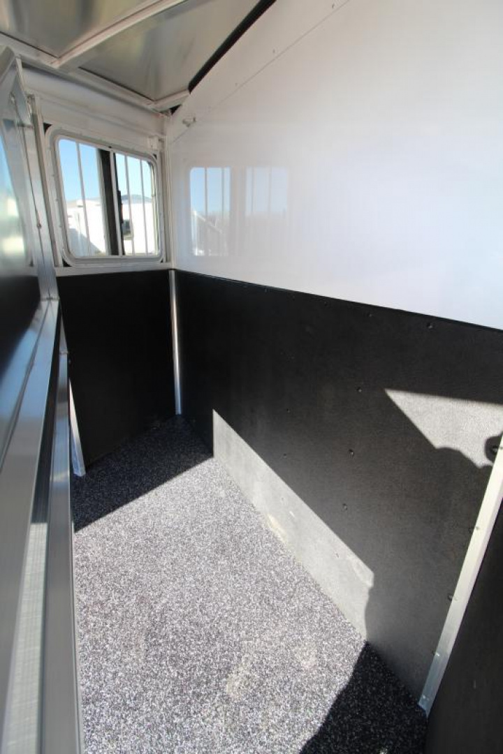 2025 Exiss Express 2-Horse Slant Load Horse Trailer 2 horse slant load trailer - Image 3