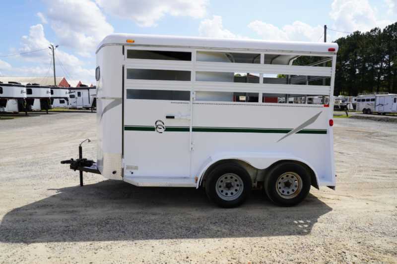 2015 Bee 2HBP 2-Horse Trailer with 2 ft Short Wall - Image 2