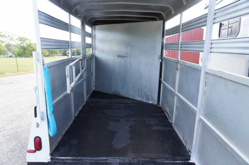 2015 Bee 2HBP 2-Horse Trailer with 2 ft Short Wall - Image 8