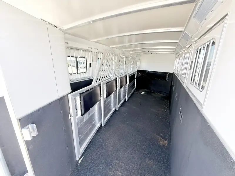 2025 Cimarron Norstar 5-Horse Gooseneck Trailer - Image 7