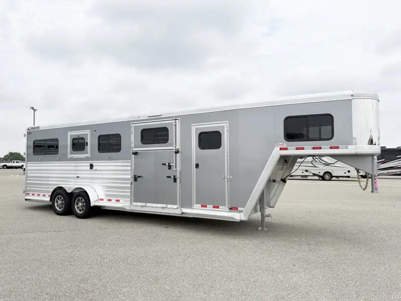 2025 Cimarron Norstar 5-Horse Gooseneck Trailer - Image 5