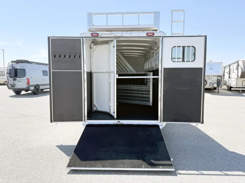 2025 Cimarron Norstar 5-Horse Gooseneck Trailer - Image 6