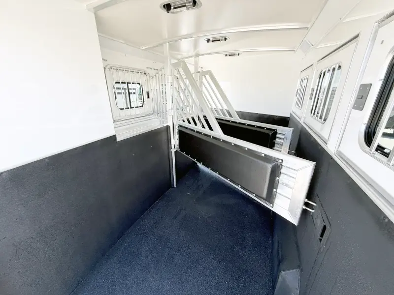 2027 Cimarron Norstar 3-Horse Gooseneck Trailer - Image 10