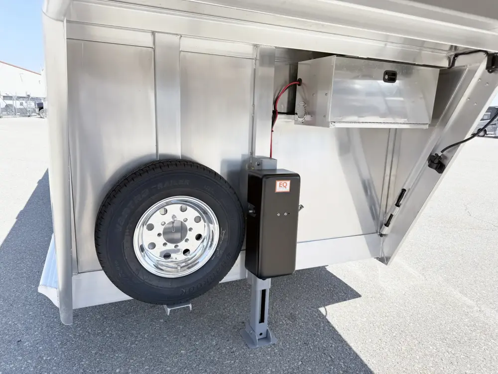 2027 Cimarron Norstar 3-Horse Gooseneck Trailer - Image 9