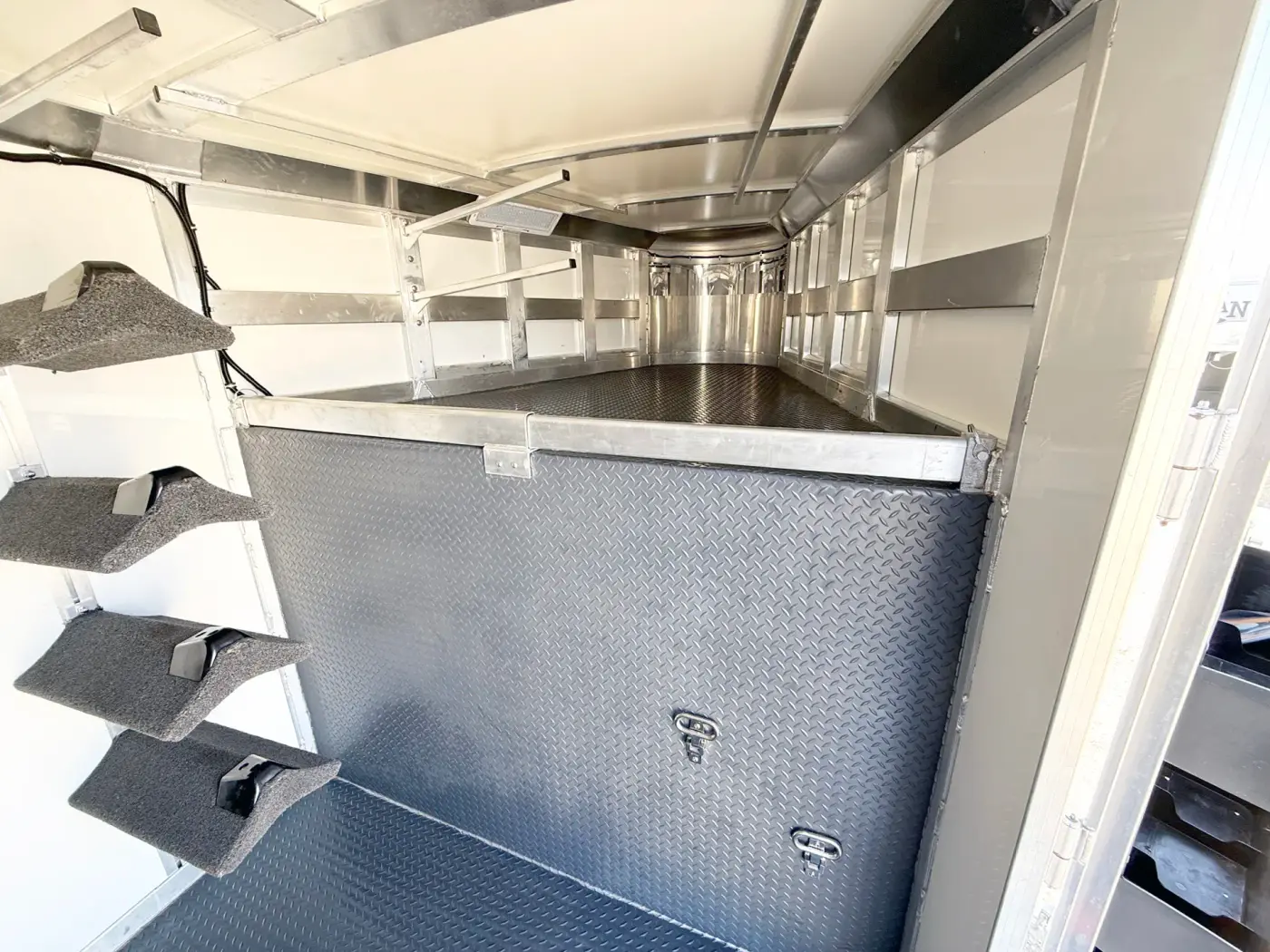 2027 Cimarron Norstar 3-Horse Gooseneck Trailer - Image 13