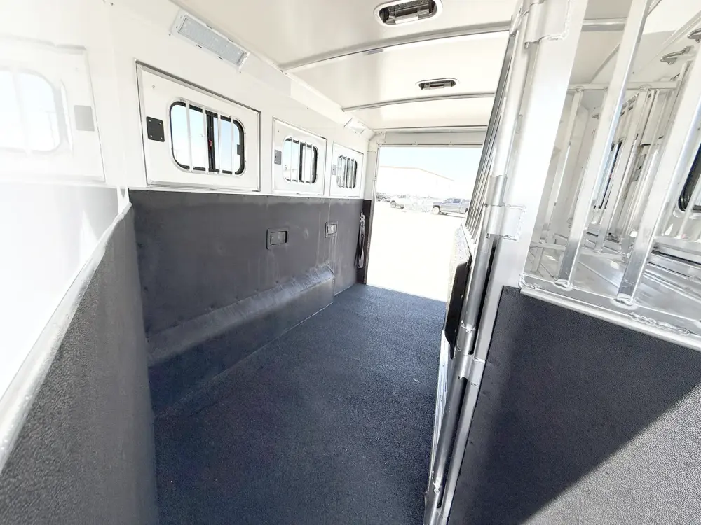 2027 Cimarron Norstar 3-Horse Gooseneck Trailer - Image 15