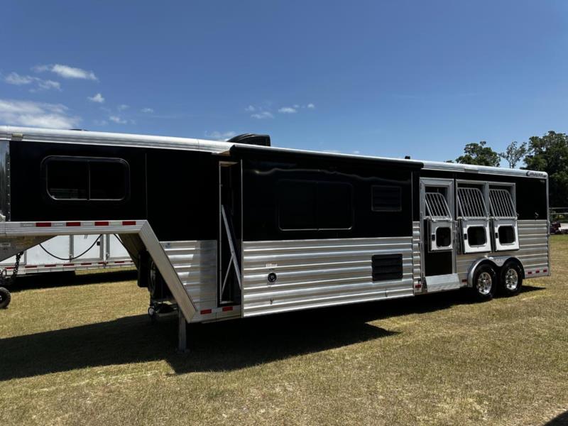 2019 Cimarron 3 Horse Slant Load Gooseneck With Living Quarters - Image 10