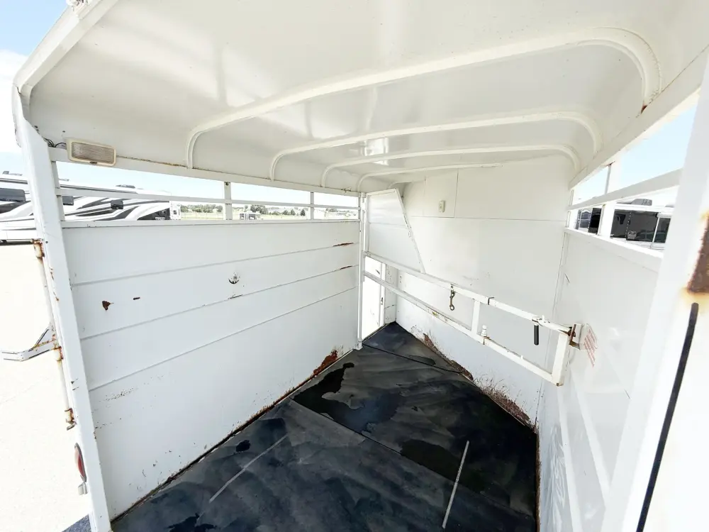 2012 Calico 2HBP 2-Horse Bumper Pull Horse Trailer - Image 4