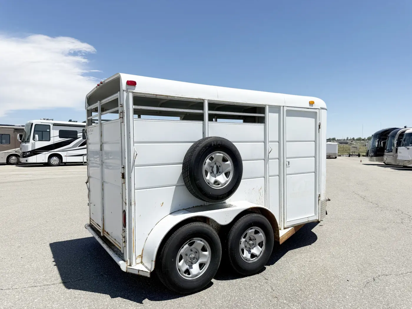 2012 Calico 2HBP 2-Horse Bumper Pull Horse Trailer - Image 3
