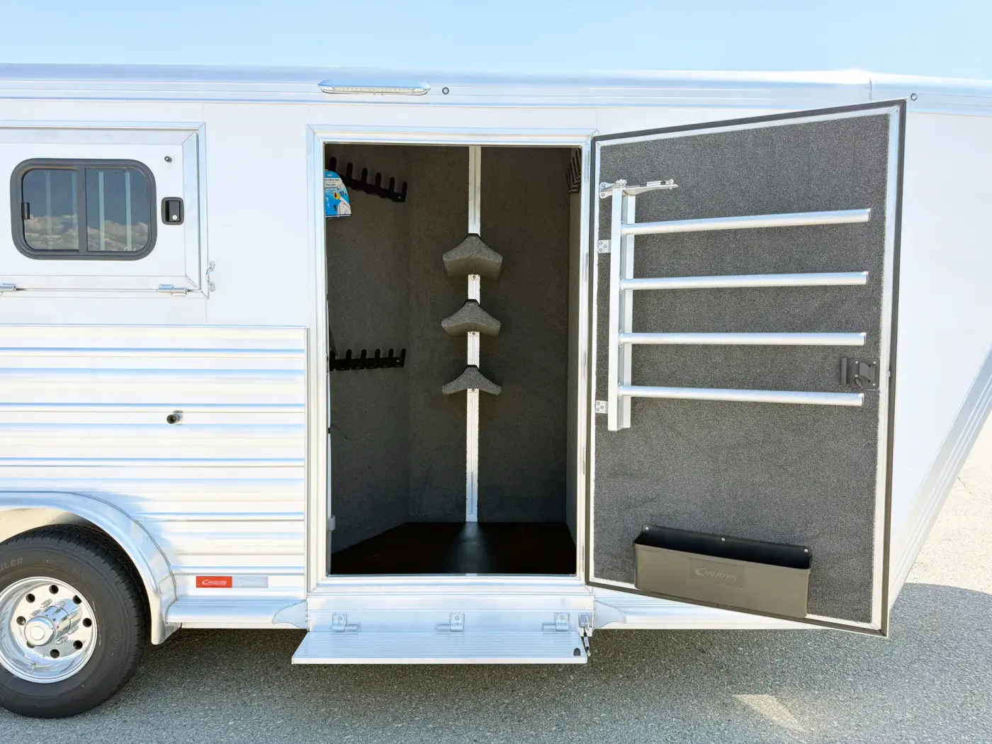 2027 Cimarron Norstar 3-Horse Gooseneck Trailer - Image 2