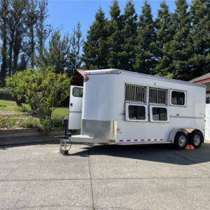 2013 Sundowner Sportman 3-Horse Slant Load Horse Trailer