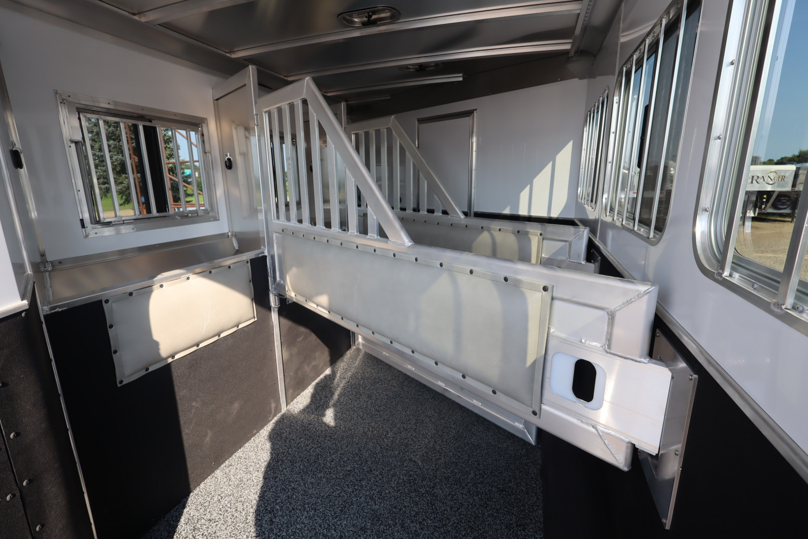 2025 Featherlite 3-Horse Slant Load Horse Trailer 3 horse slant load trailer - Image 21