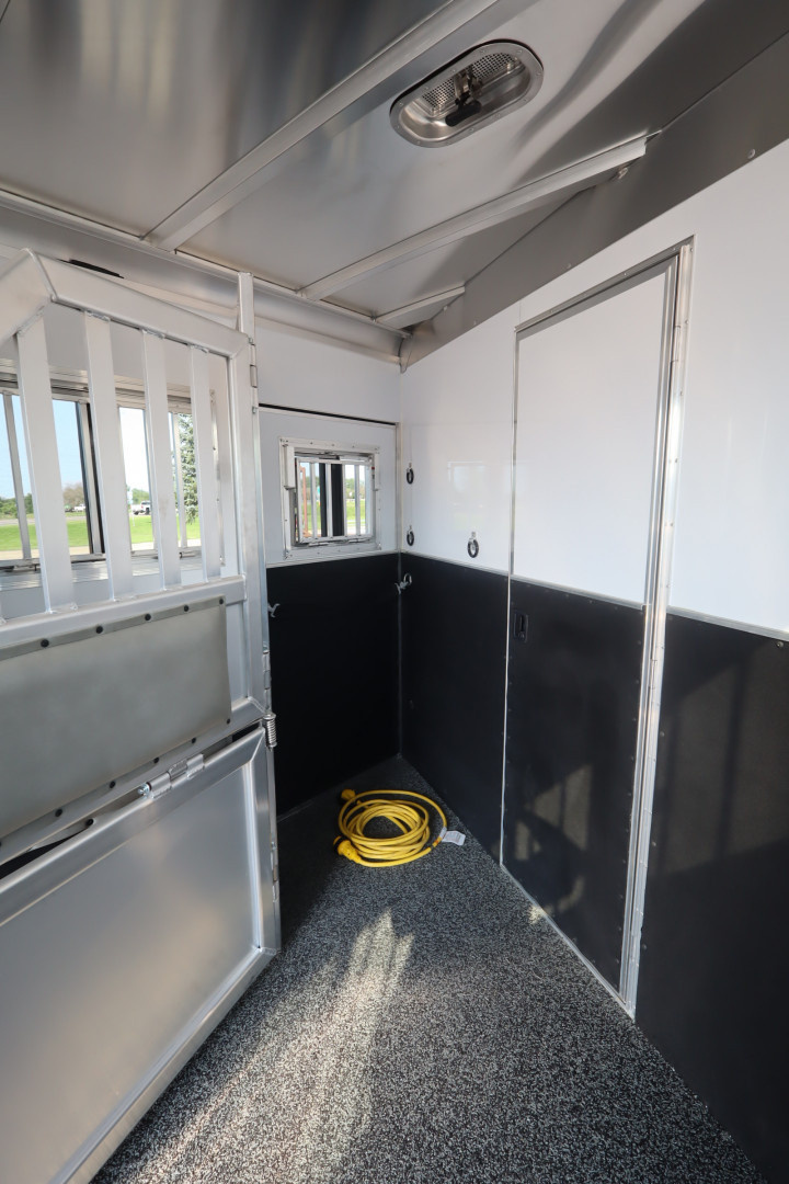 2025 Featherlite 3-Horse Slant Load Horse Trailer 3 horse slant load trailer - Image 16
