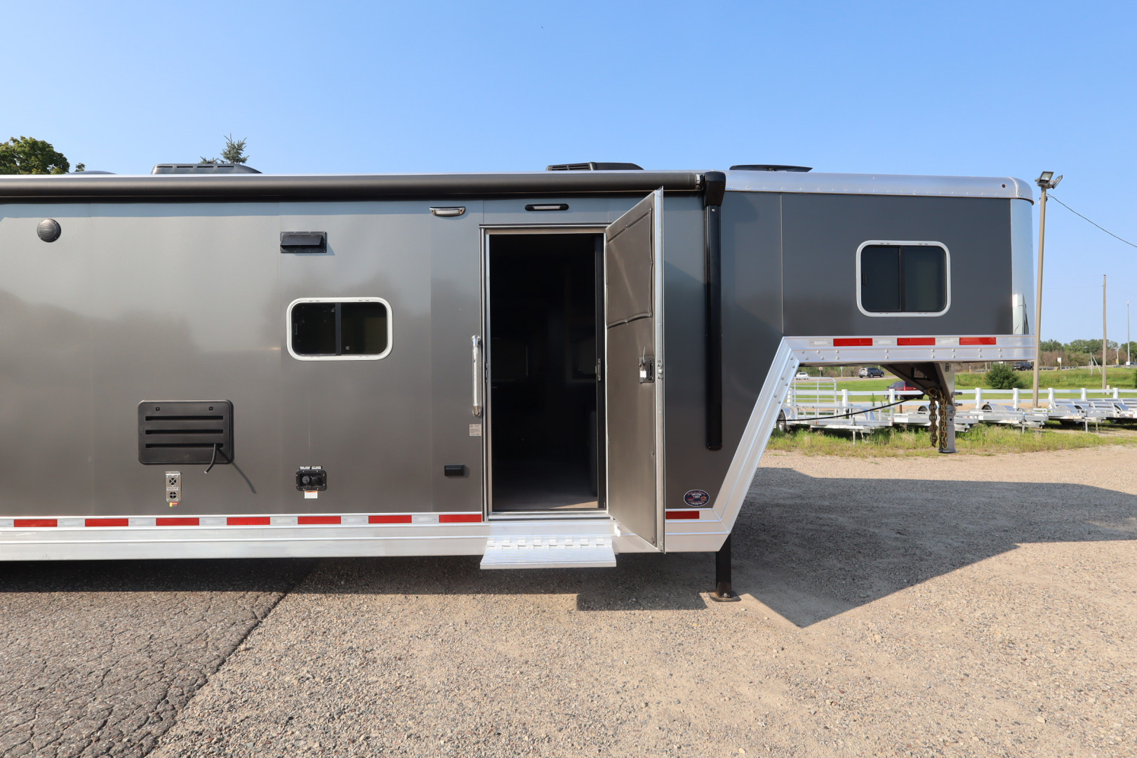2025 Featherlite 3-Horse Slant Load Horse Trailer 3 horse slant load trailer - Image 19