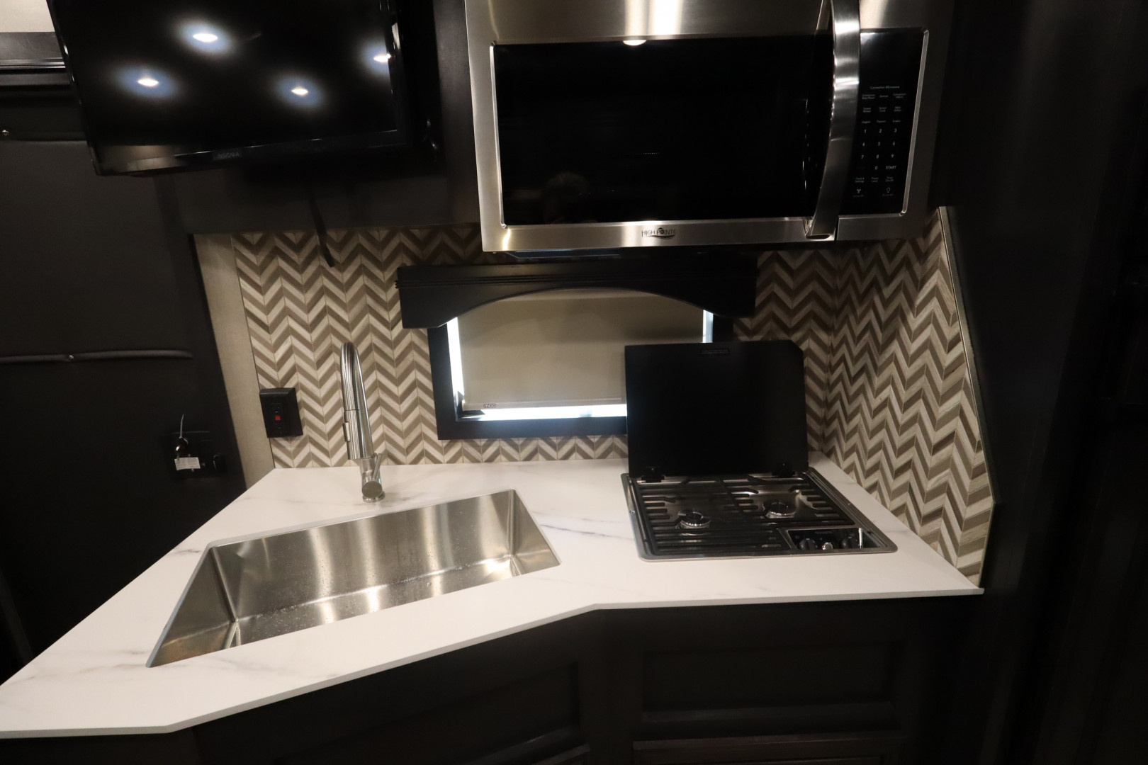 2025 Featherlite 3-Horse Slant Load Horse Trailer 3 horse slant load trailer - Image 11