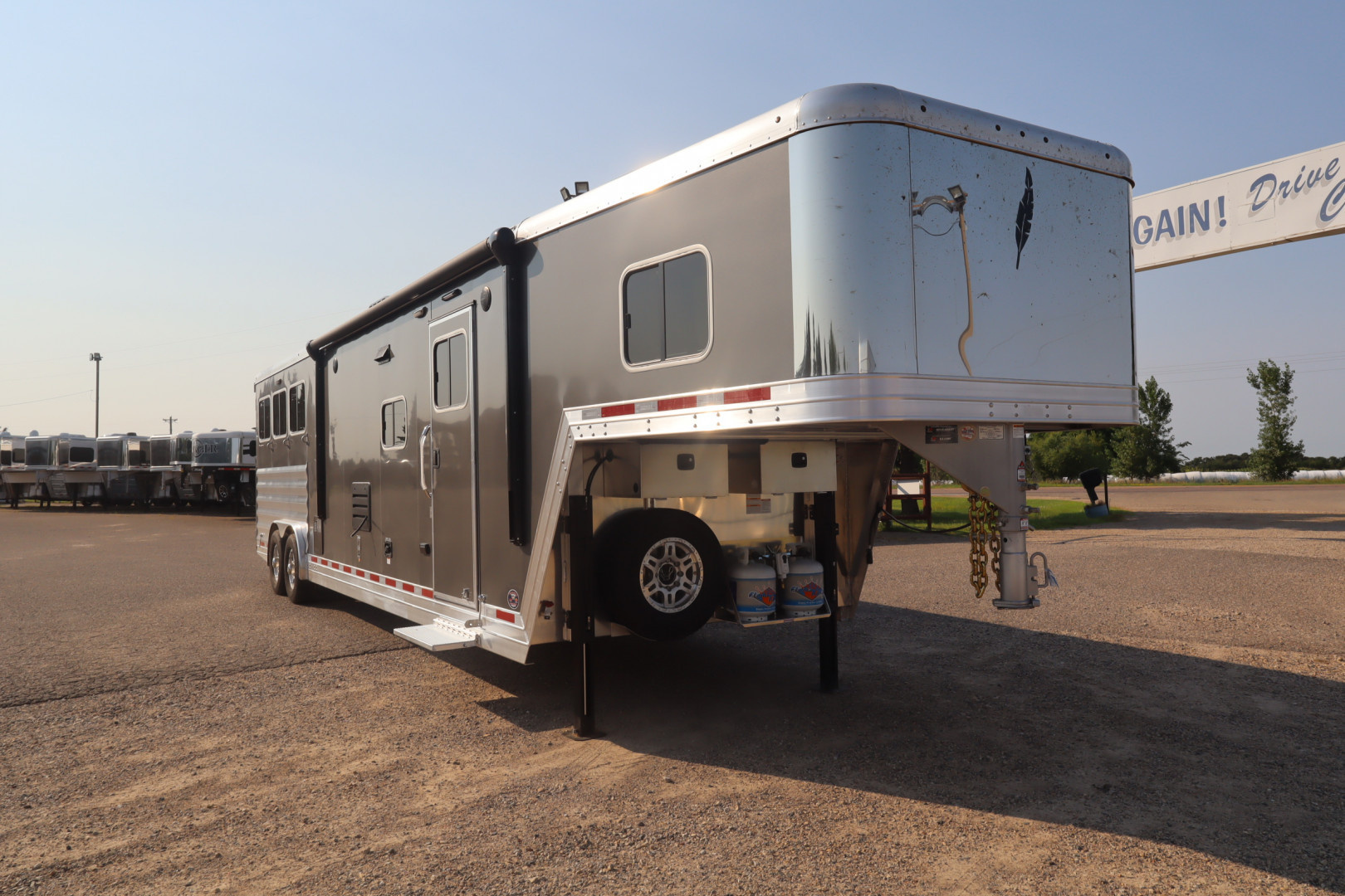 2025 Featherlite 3-Horse Slant Load Horse Trailer 3 horse slant load trailer