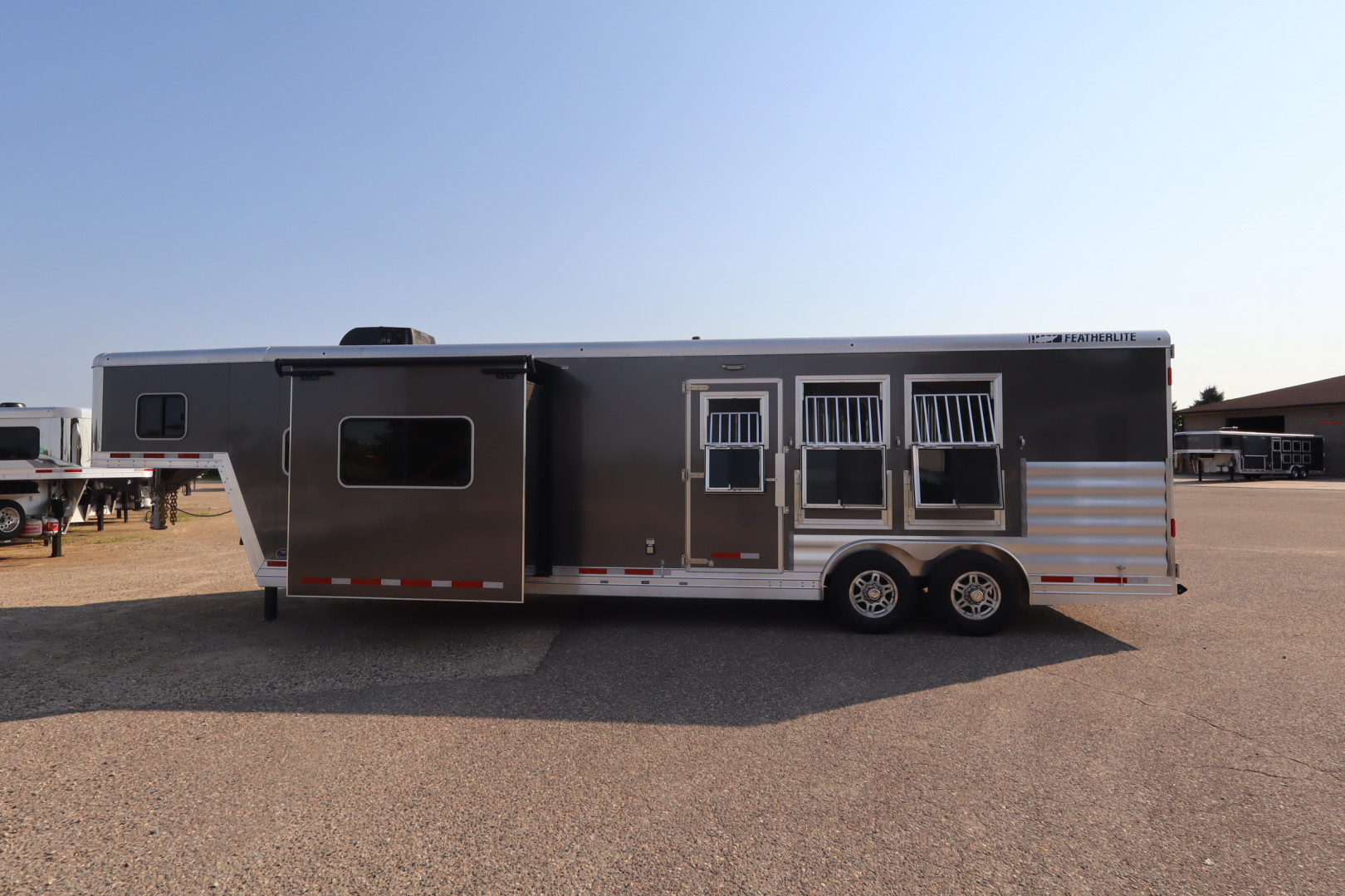 2025 Featherlite 3-Horse Slant Load Horse Trailer 3 horse slant load trailer - Image 25