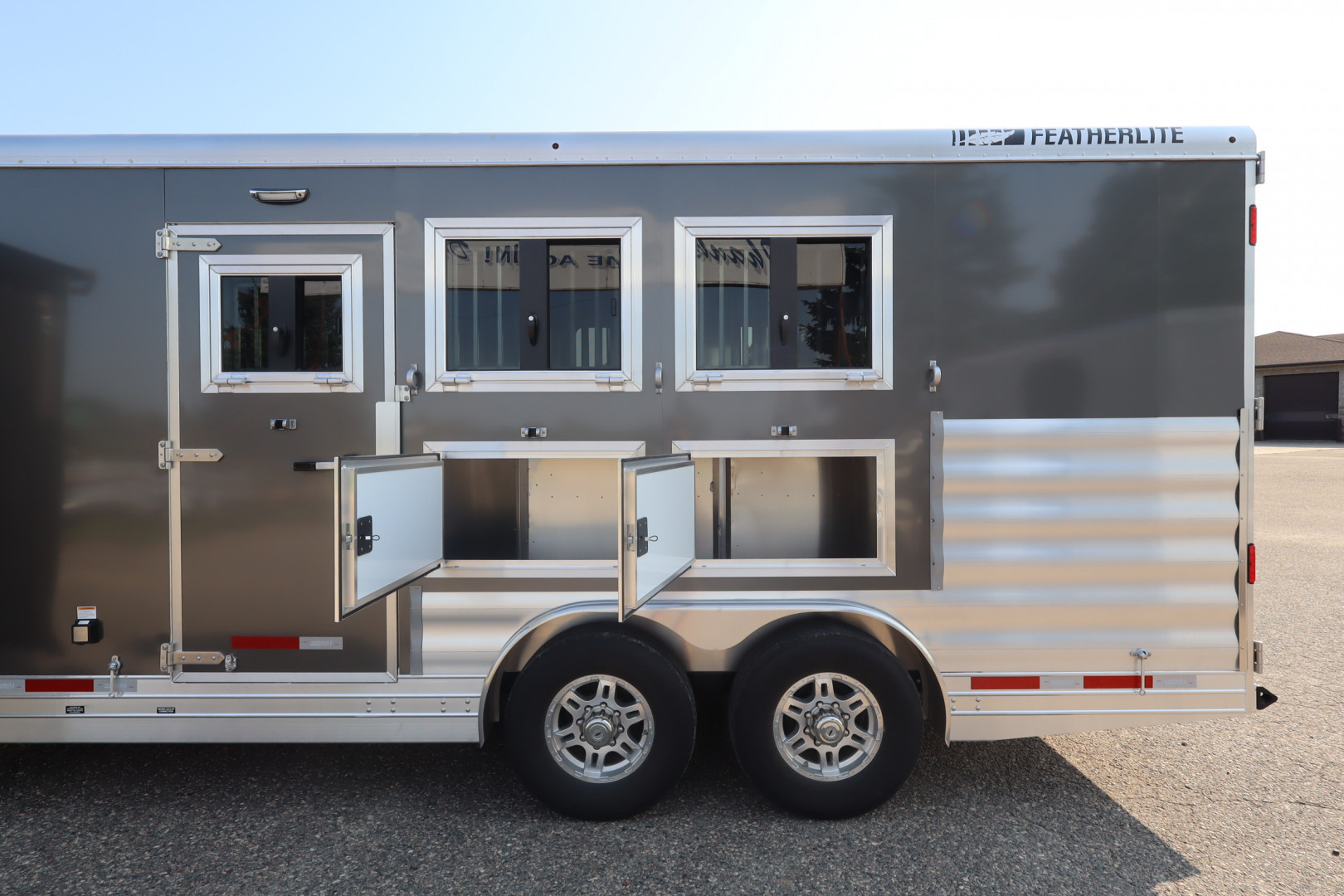 2025 Featherlite 3-Horse Slant Load Horse Trailer 3 horse slant load trailer - Image 24